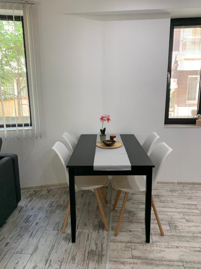 Nordic Style Apartment With Underground Parking Sofia Bagian luar foto